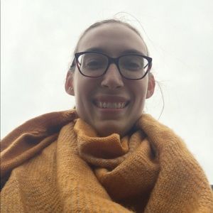 Meet your Posher, Hannah